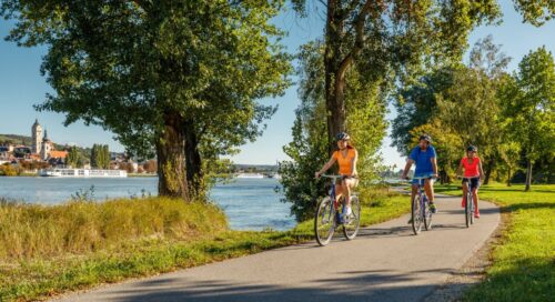 Flusskreuzfahrtschiff chartern Donau mit OceanEvent - Biketour Wachau