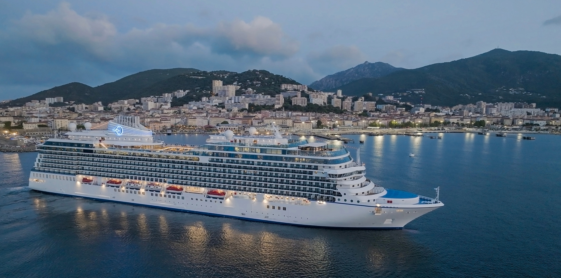 Charter cruise ships up to 1400 guests